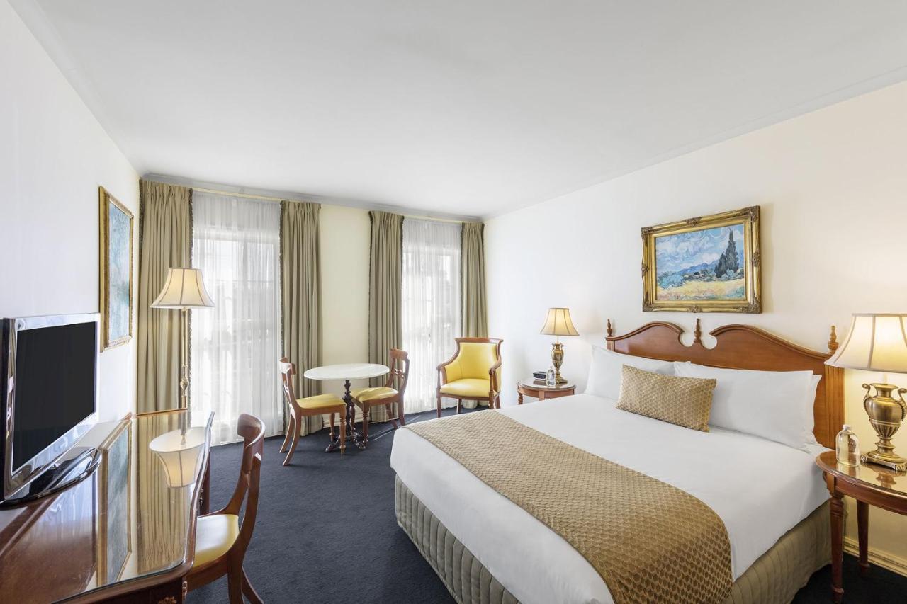 Canterbury International Hotel Forest Hill Экстерьер фото