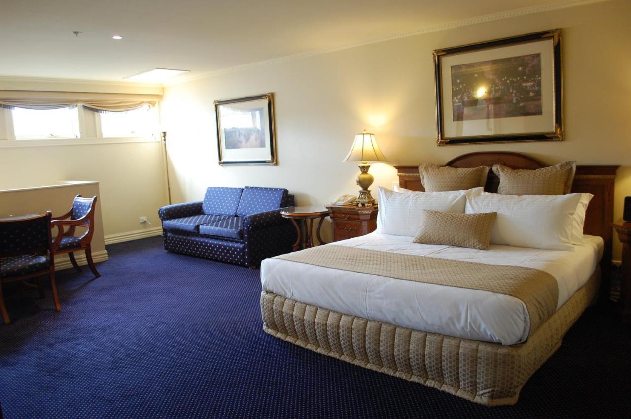 Canterbury International Hotel Forest Hill Экстерьер фото