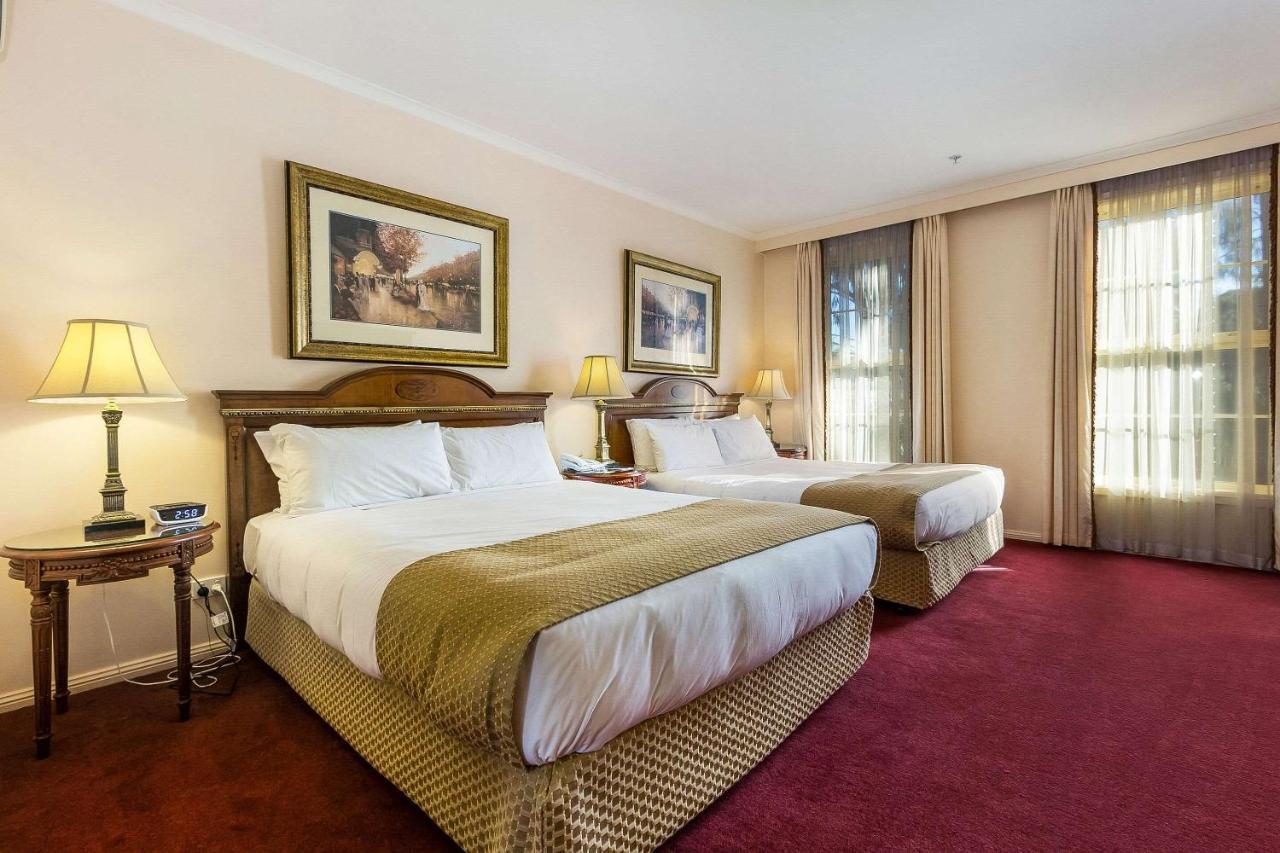 Canterbury International Hotel Forest Hill Экстерьер фото