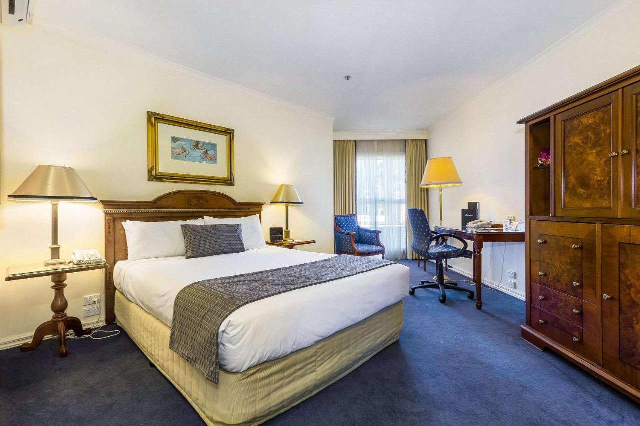 Canterbury International Hotel Forest Hill Экстерьер фото