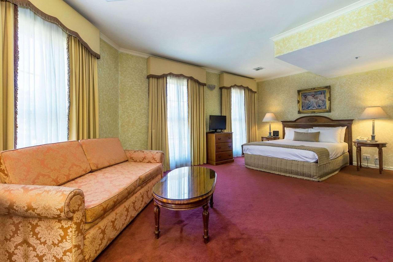 Canterbury International Hotel Forest Hill Экстерьер фото