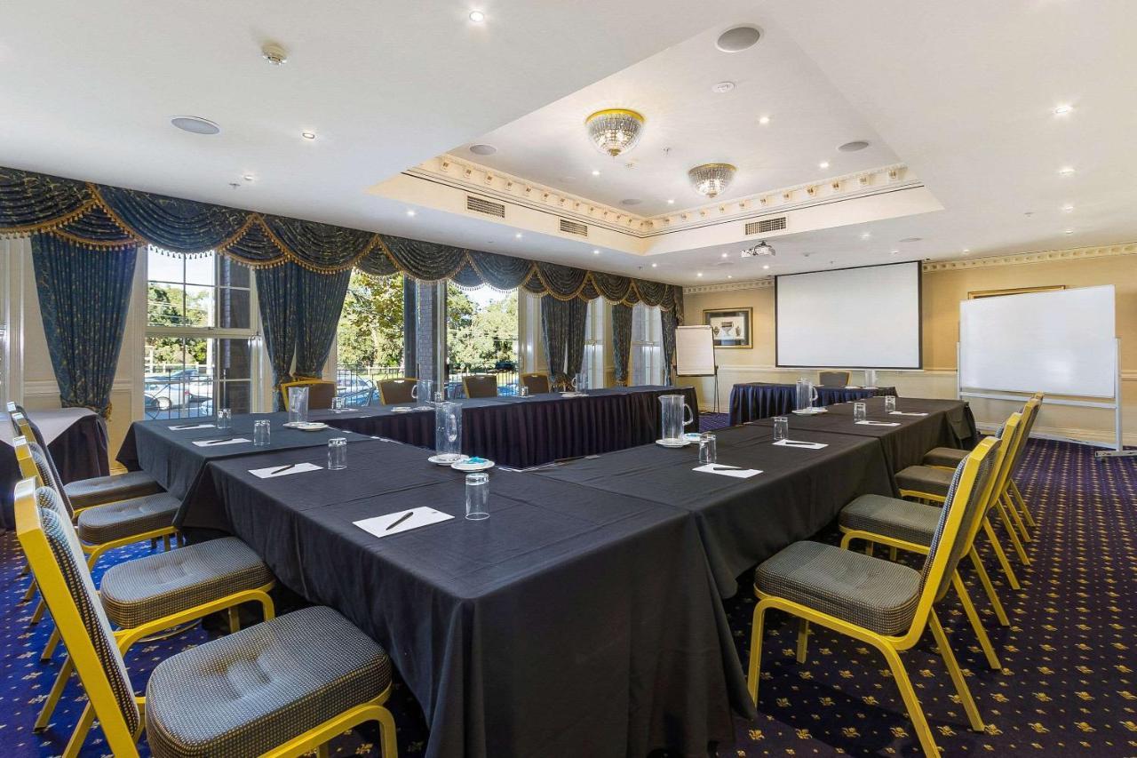 Canterbury International Hotel Forest Hill Экстерьер фото