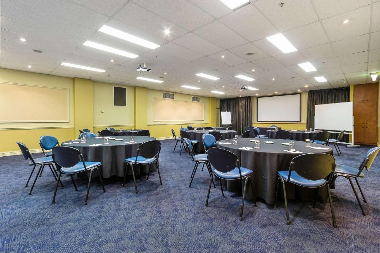 Canterbury International Hotel Forest Hill Экстерьер фото