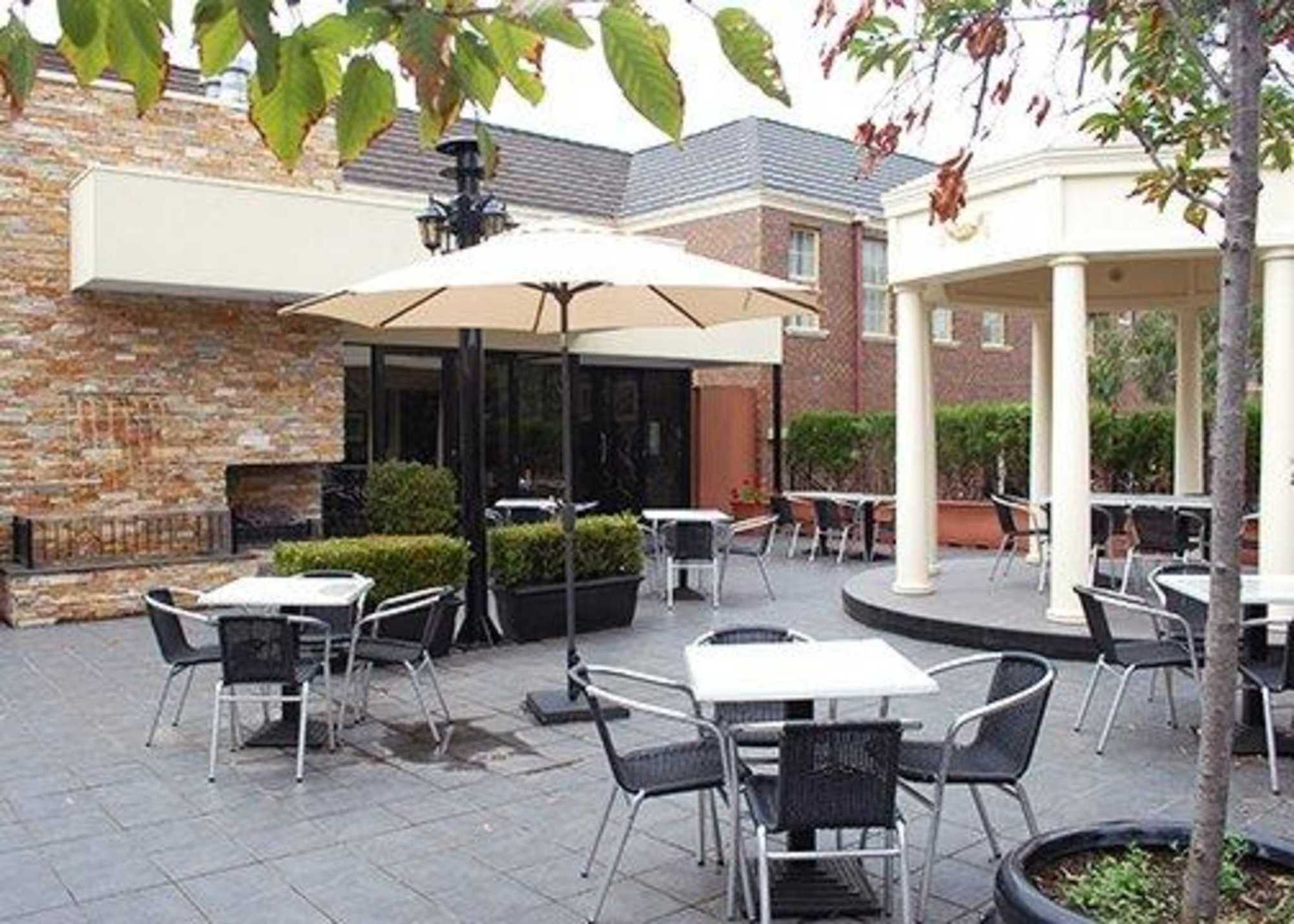 Canterbury International Hotel Forest Hill Удобства фото