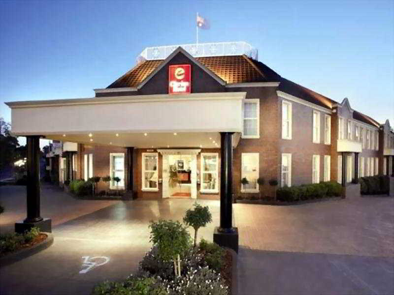 Canterbury International Hotel Forest Hill Экстерьер фото
