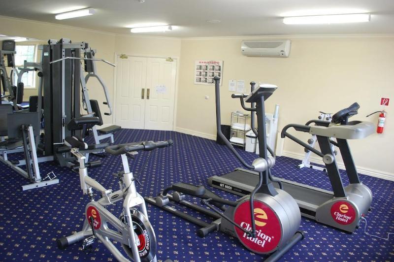 Canterbury International Hotel Forest Hill Экстерьер фото