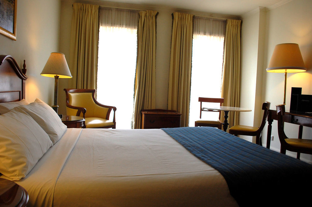 Canterbury International Hotel Forest Hill Экстерьер фото