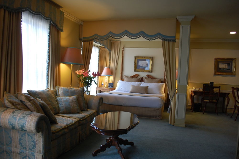 Canterbury International Hotel Forest Hill Экстерьер фото