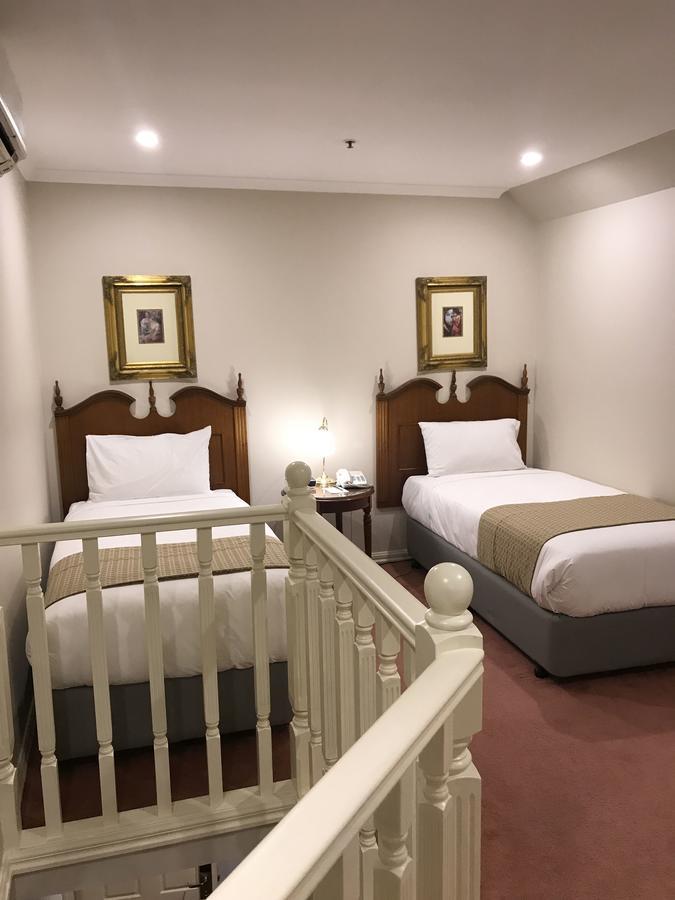 Canterbury International Hotel Forest Hill Экстерьер фото