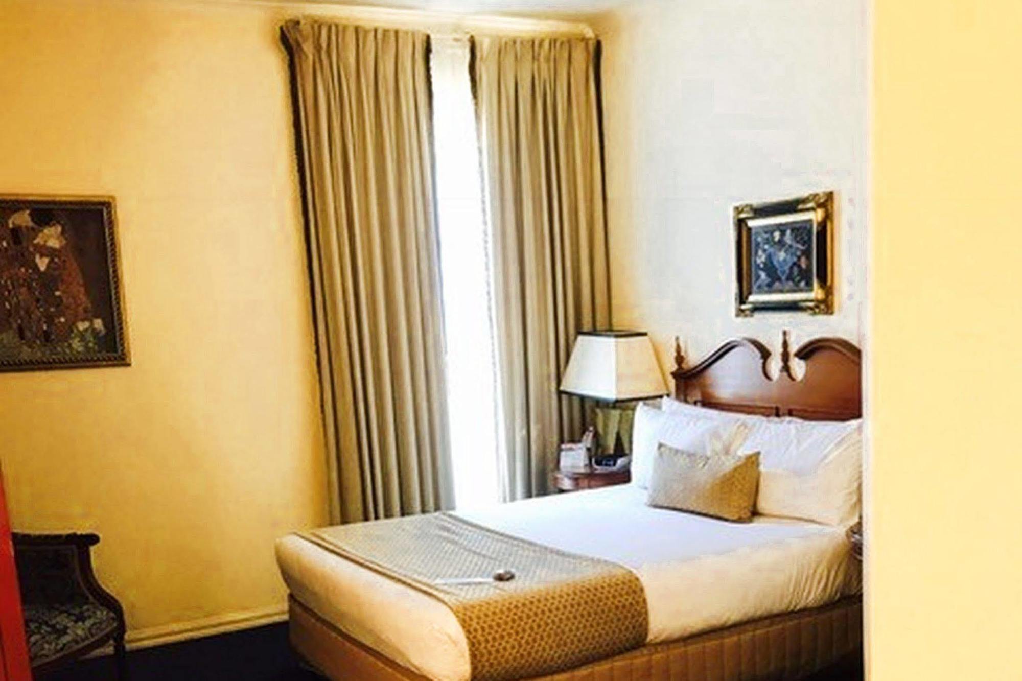 Canterbury International Hotel Forest Hill Экстерьер фото