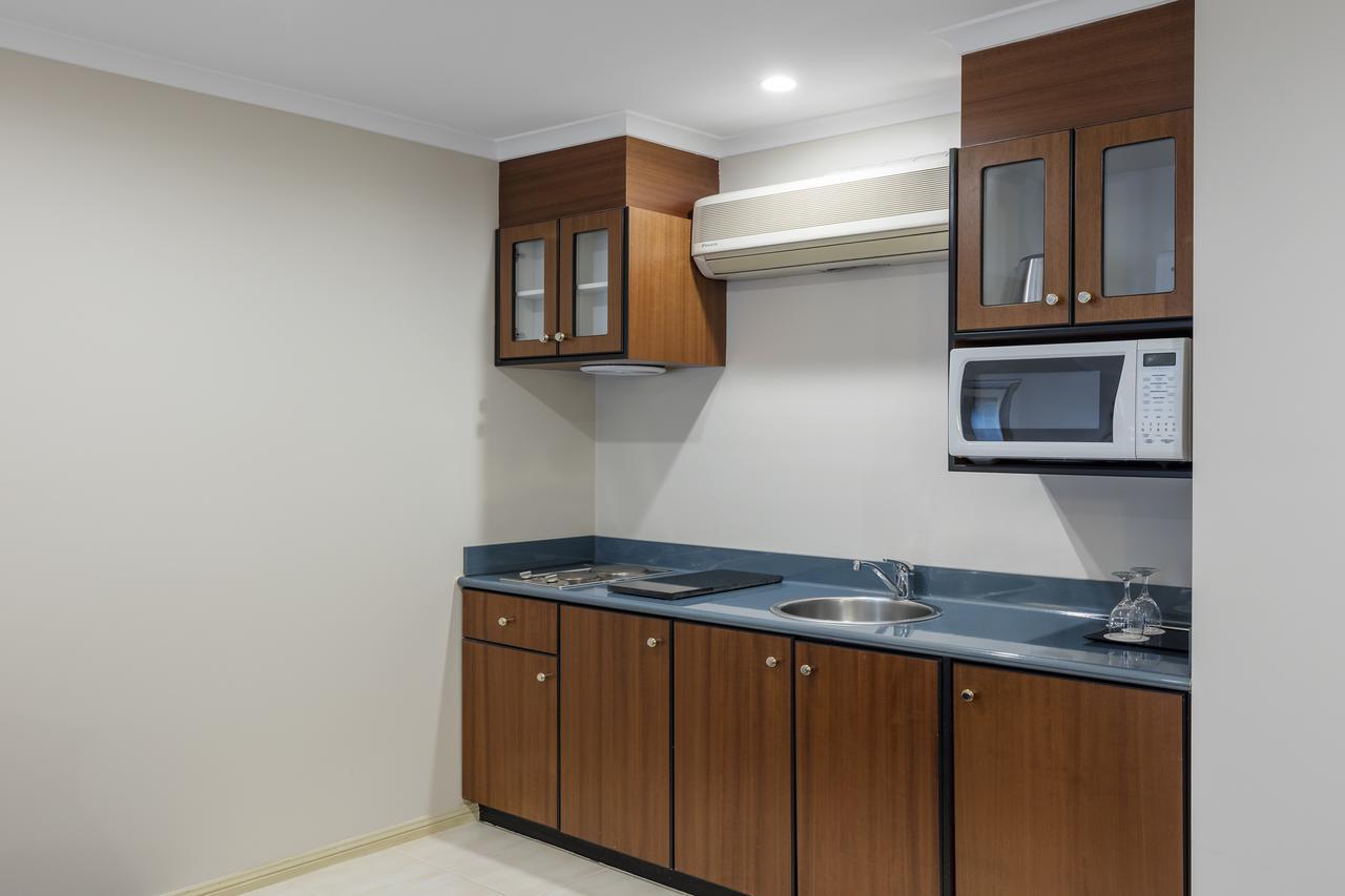Canterbury International Hotel Forest Hill Экстерьер фото