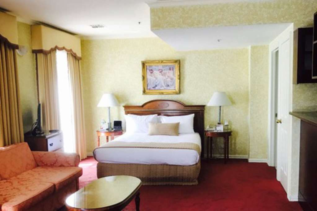 Canterbury International Hotel Forest Hill Экстерьер фото
