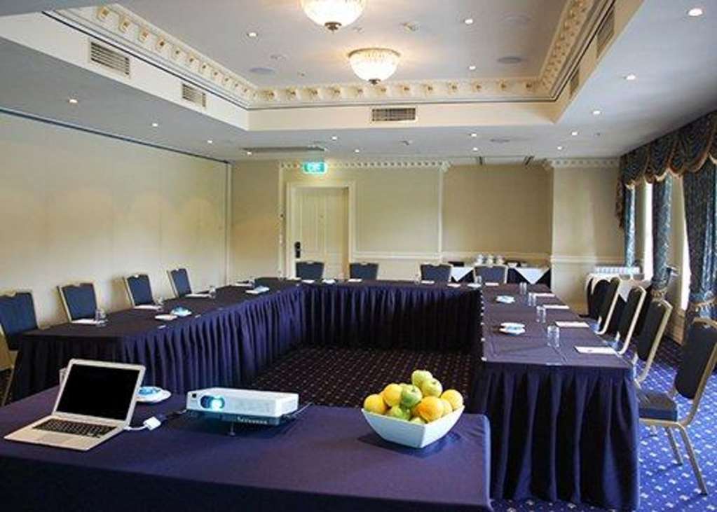Canterbury International Hotel Forest Hill Экстерьер фото