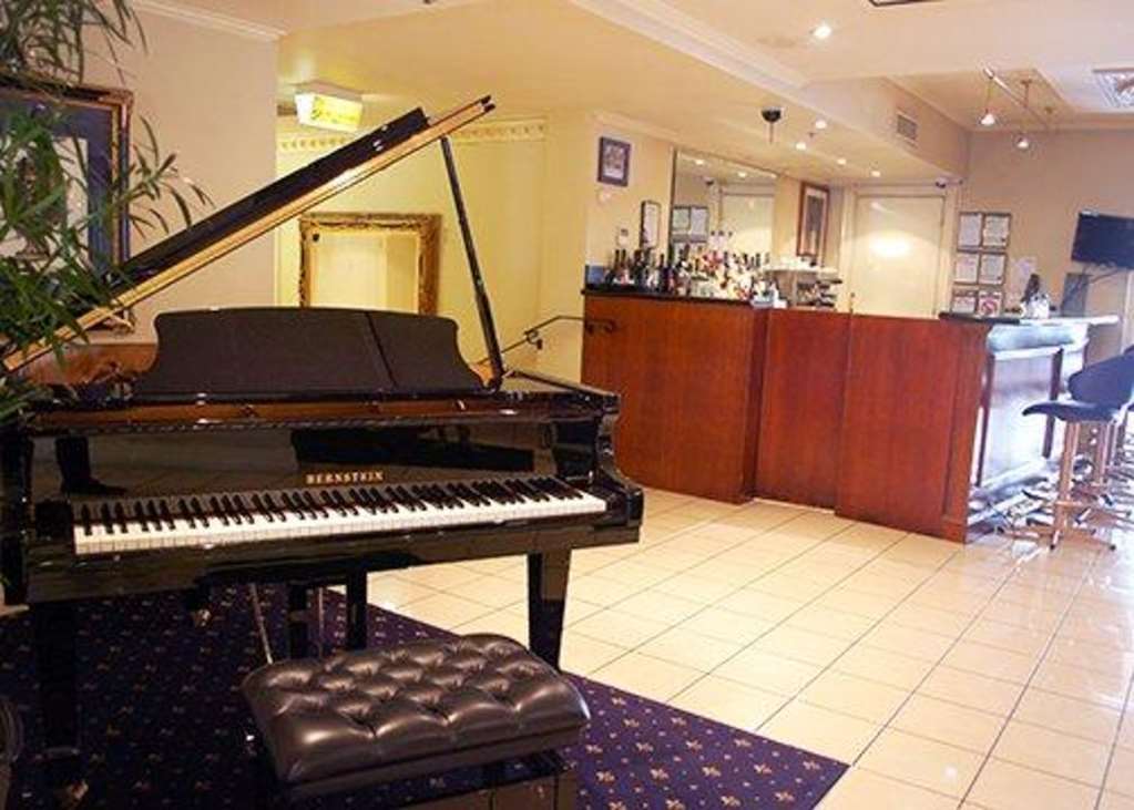 Canterbury International Hotel Forest Hill Экстерьер фото
