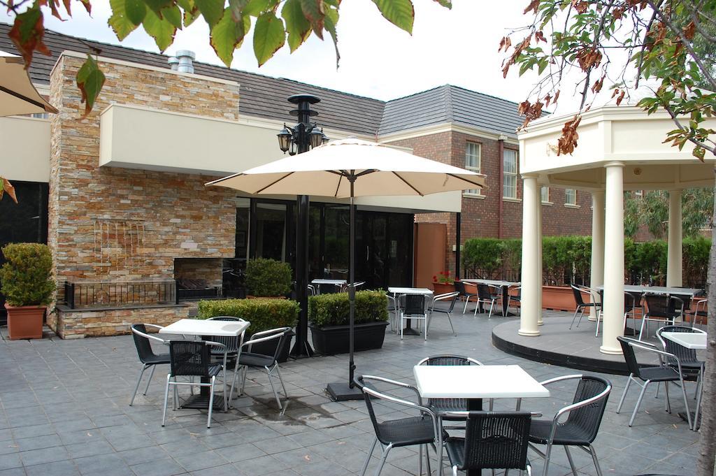 Canterbury International Hotel Forest Hill Экстерьер фото
