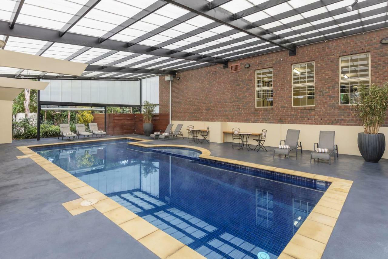Canterbury International Hotel Forest Hill Экстерьер фото