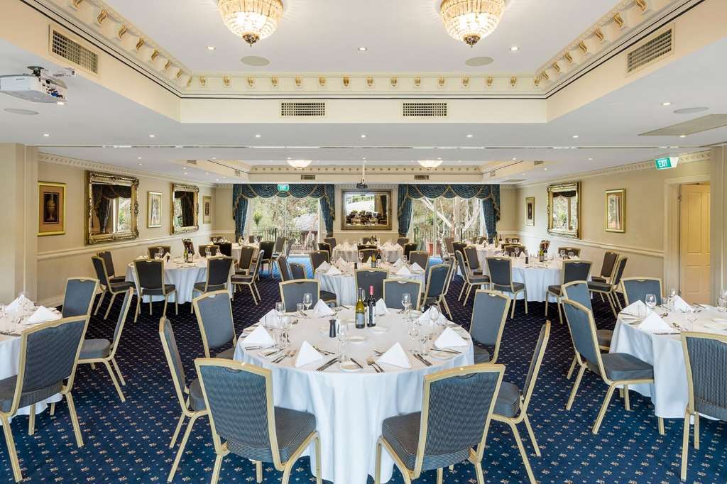 Canterbury International Hotel Forest Hill Удобства фото