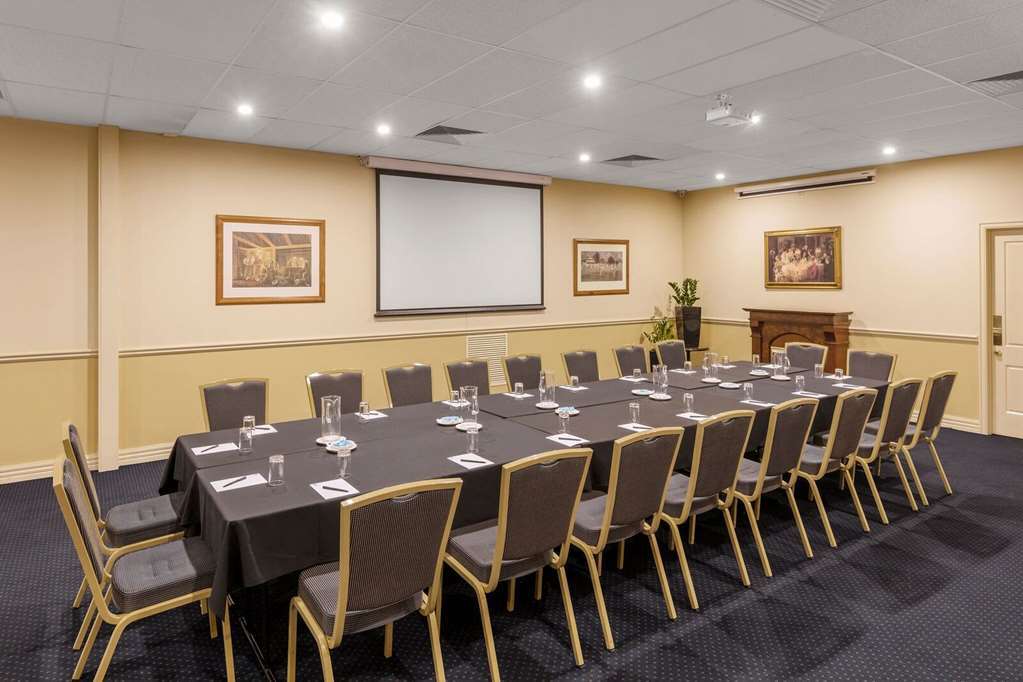 Canterbury International Hotel Forest Hill Удобства фото